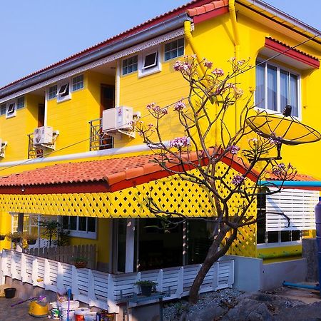 Hotel Rak Ban Kerd House à Ko Sichang Chambre photo