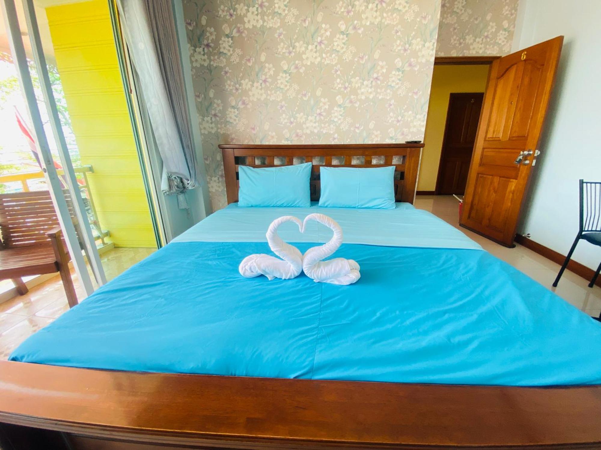 Hotel Rak Ban Kerd House à Ko Sichang Extérieur photo