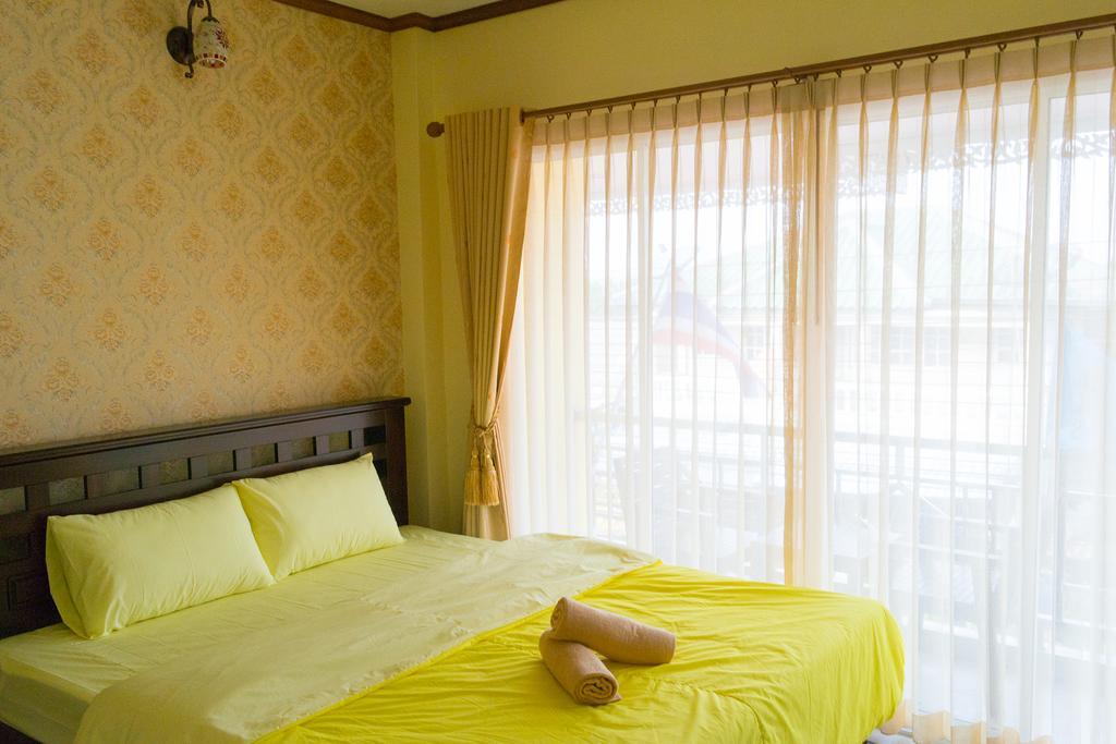 Hotel Rak Ban Kerd House à Ko Sichang Chambre photo