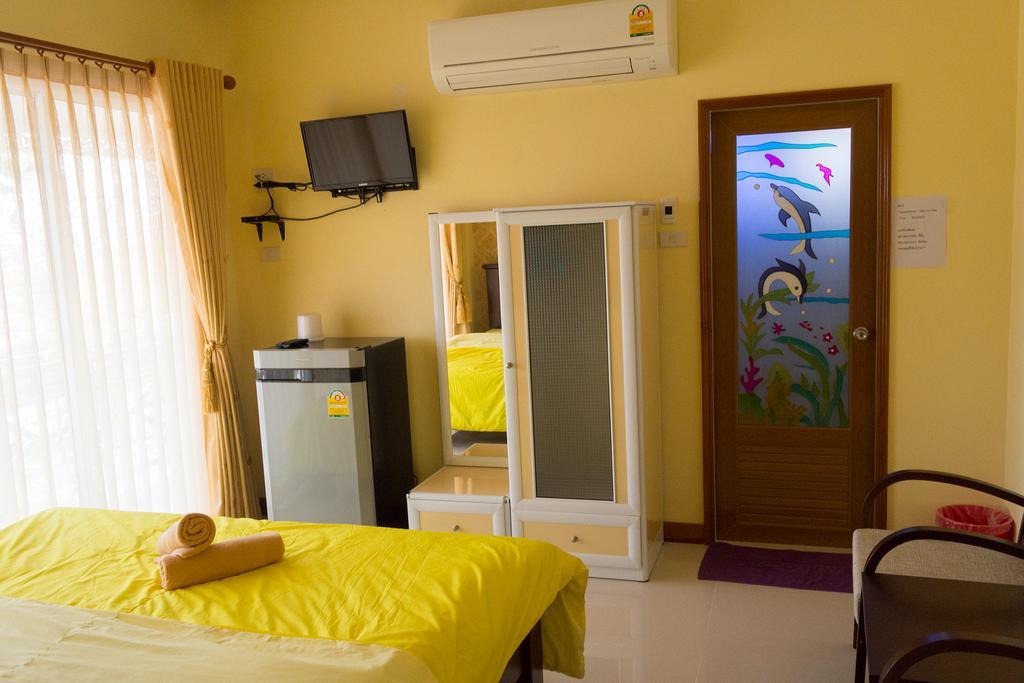 Hotel Rak Ban Kerd House à Ko Sichang Chambre photo