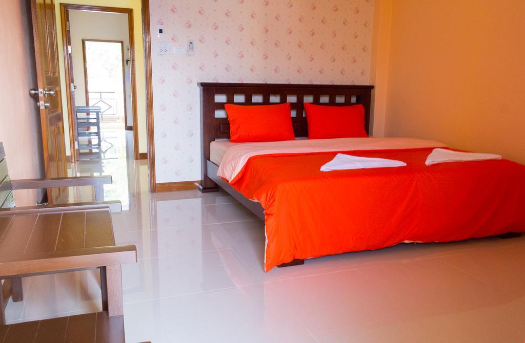 Hotel Rak Ban Kerd House à Ko Sichang Chambre photo